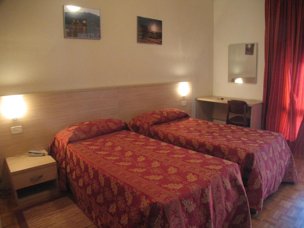 Albergo Ristorante Monterosa Ameno Habitación foto
